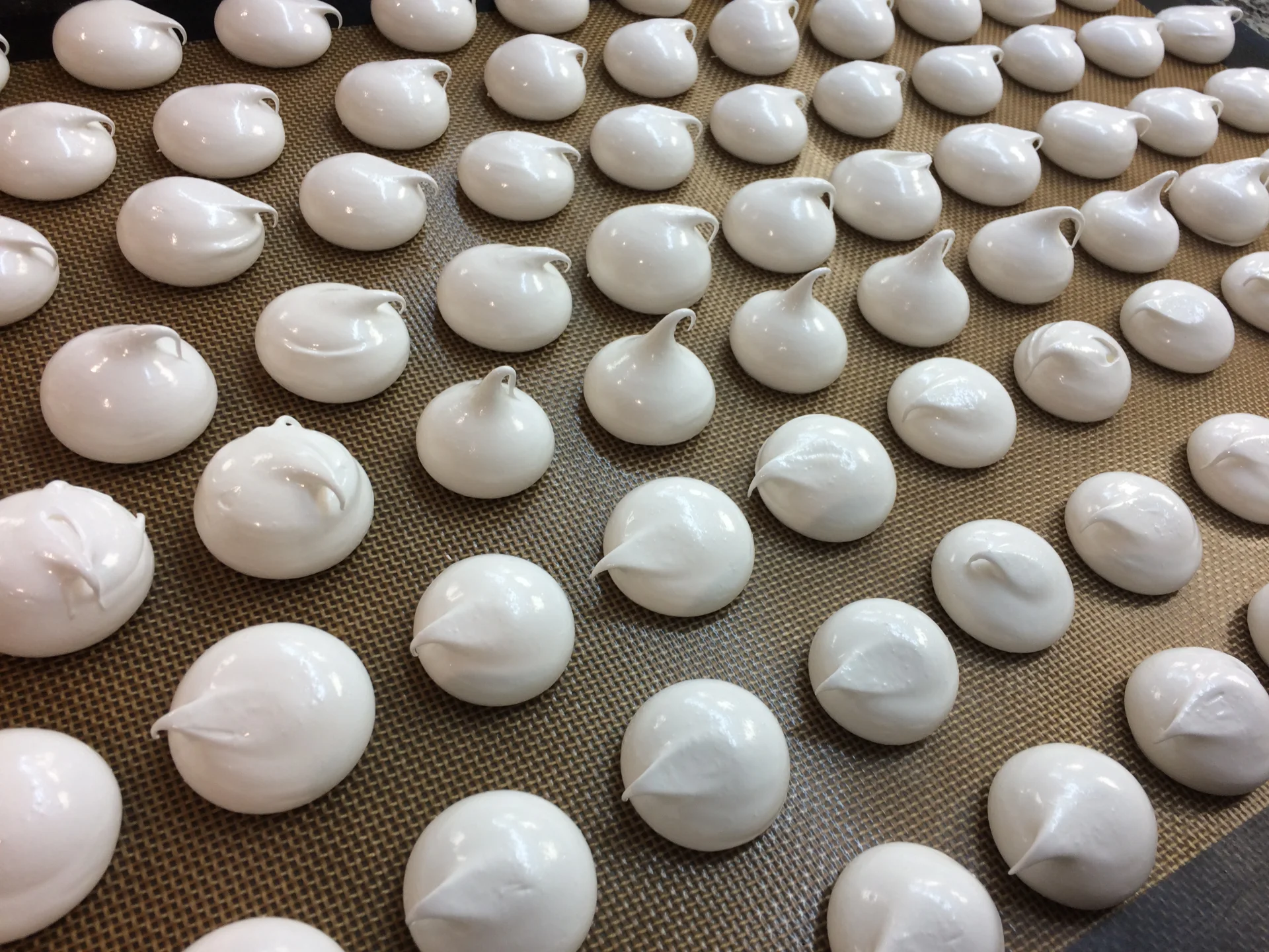 liberart-atelier-fabrication-artisanale-sans-gluten-annecy-patisserie-meringues